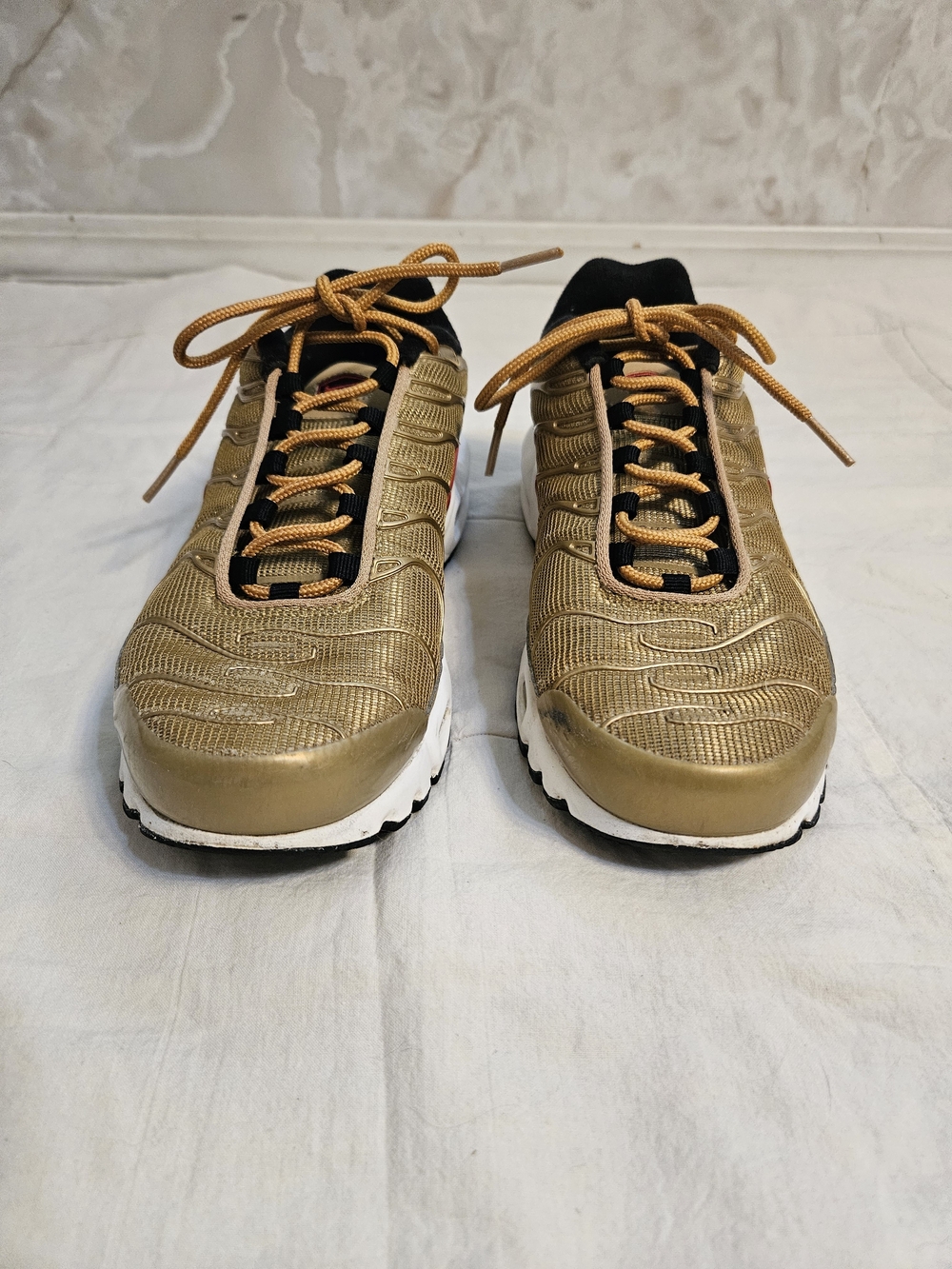 Nike Womens Air Max Plus TN Metallic Gold Cushion 8.5 - Picture 4 of 10